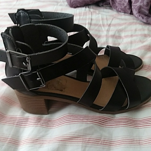 Shoes - Picture 3 of 4